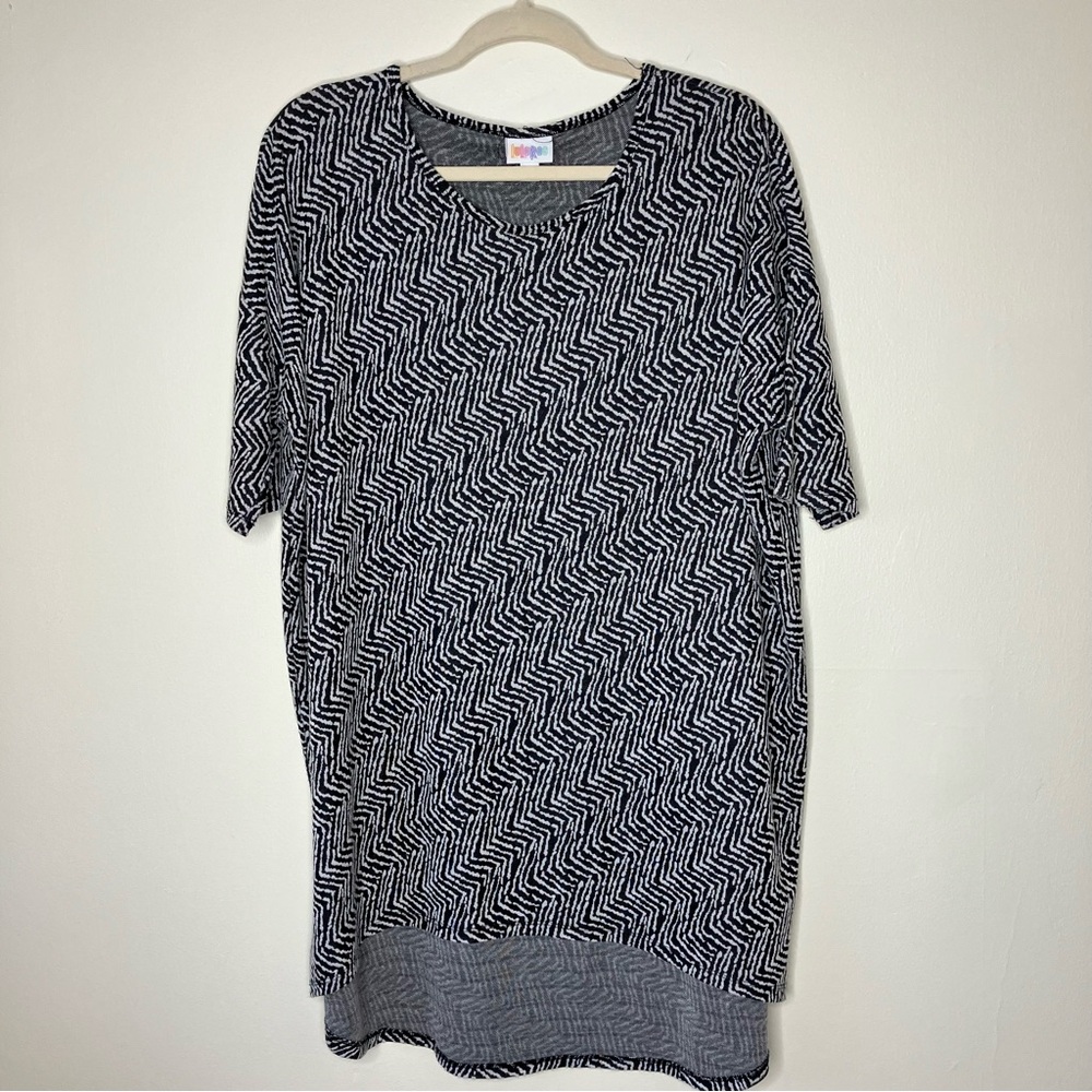 LuLaRoe Irma black and white geometric zebra textured knit tunic top XL